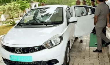 बिहार: सीएम नीतीश कुमार इलेक्ट्रिक व्हीकल का यूज कर  बचाते हैं पेट्रोल-डीजल का खर्चा, चलते हैं Tigor EV से