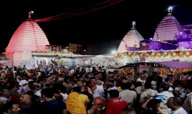 देवघर: Mahashivratri पर बाबाधाम में भक्तों का उमड़ा जनसैलाब, सवा लाख श्रद्धालुओं ने किया जलाभिषेक