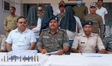 चतरा: पीएलएफआई का एरिया कमांडर समेत तीन  उग्रवादी अरेस्ट, पिस्टल, मैग्जीन व कारतूस बरामद