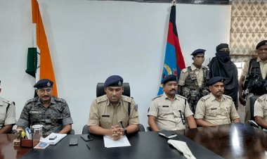 खूंटी: दो लाख का इनामी पीएलएफआई के एरिया कमांडर सामुएल कंडुनक्सली आर्म्स के साथ अरेस्ट