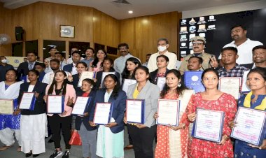 झारखंड: स्टेट के 27 प्लेयर्स बने पुलिस कांस्टेबल, CM हेमंत सोरेन ने सौंपा एप्वाइंटमेंट लेटर