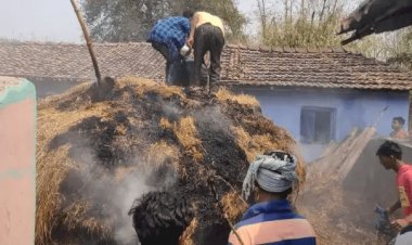 चाईबासाः झींकपानी में पुआल में लगी आग, दो बच्चों की जलकर मौत