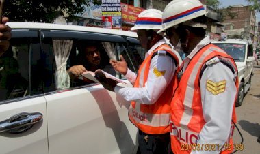 उत्तर प्रदेश: बलिया में पुलिस कांस्टेबल ने SP की गाड़ी को वन-वे में घुसने से रोका, मिली शाबासी व कैश प्राइज