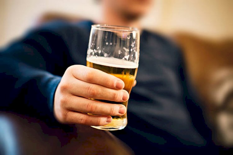 मुजफ्फरपुर: शराब पीते पकड़े गयेASI,हाजत में बंद एक आरोपी को भी  शराब पिलाने का आरोप