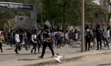 सासाराम:  कोचिंग बंद कराये जाने के विरोध में छात्रों ने किया बवाल,कलेक्ट्रेट के अंदर तोड़फोड़,कई पुलिसकर्मी जख्मी