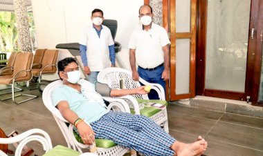 झारखंड: सीएम हेमंत सोरेन ने रिम्स ब्लड बैंक के लिए किया ब्लड डोनेशन