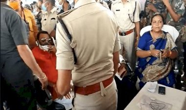 झारखंड: गोड्डा में ट्रेन के उद्घाटन के दौरान, BJP एमपी निशिकांत दुबे और कांग्रेस एमएलए प्रदीप यादव भिड़े, हाथापाई की नौबत