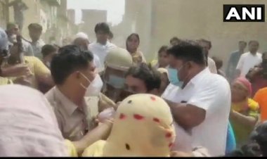 उत्तर प्रदेश: गाजियाबाद में बच्चा चोरी करने के आरोप में ग्रामीणों ने तीन महिलाओं को बनाया बंधक, छुड़ाने पहुंची पुलिस टीम पर पथराव