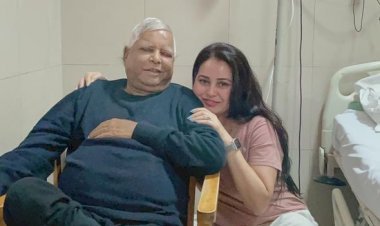 बिहार: पिता लालू यादव के साथ फोटो ट्वीट कर बेटी रोहिणी  आचार्या बोलीं- कौन सा धर्म अपनाएं हम...