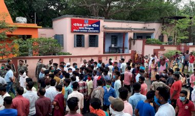 धनबाद: पंचेत महिला के घर में ताड़ी पीने पहुंचे युवक का मर्डर, बवाल, ओपी प्रभारी पर हमला