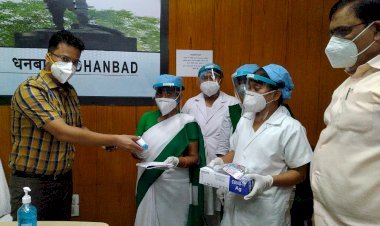 धनबाद:एएनएम को दी गई आरएटी किट, थर्मल गन सहित अन्य सामग्री