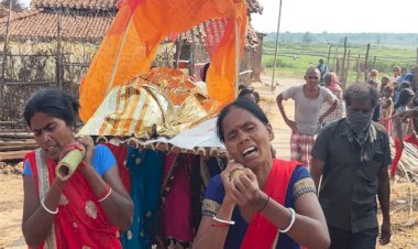 हजारीबाग: टाटी झरिया में आठ बेटियों ने मां की अर्थी को दिया कंधा, किया अंतिम संस्कार, विवाद के कारण समाज से बहिष्कृत है फैमिली