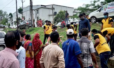 धनबाद: हेल्प एक कोशिश सामाजिक संस्था द्वारा कोविड हॉस्पीटल में पेसेंट व परिजनों के बीच भोजन वितरित