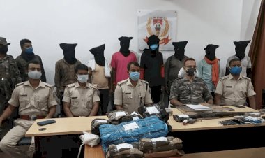 झारखंड: लातेहार में एक लाख के इनामी टीपीसी एरिया कमांडर समेत सात उग्रवादी अरेस्ट, भारी मात्रा में आर्म्स व कारतूस जब्त