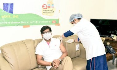 झारखंड: सीएम हेमंत सोरेन ने कोरोना वैक्सीन की दूसरी डोज ली, सभी लोगों से टीकाकरण का हिस्सा बनने की किया अपील
