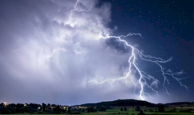 उत्तर प्रदेश  के कई जिलों में आकाशीय बिजली से 37 लोगों की मौत व 23 झुलसे