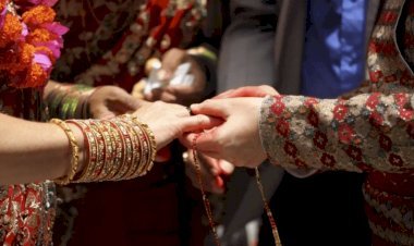 उत्तर प्रदेश: शादीशुदा प्रेमिका को हसबैंड से छीन ले गया युवक, सबके सामने बाइक पर बैठाकर चलता बना