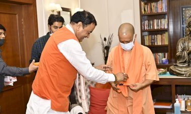 उत्तर प्रदेश: डिप्टी सीएम केशव प्रसाद मौर्य के घर लंच पर पहुंचे सीएम योगी आदित्यनाथ, Lunch Diplomacy से एकजुटता की कोशिश