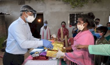 झारखंड: हाईकोर्ट के जस्टिस सह झालसा अध्यक्ष अपरेश कुमार सिंह ने गांव पहुंच अनाथ बच्चों को दिया मुआवजा