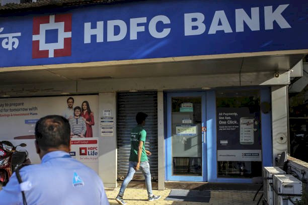 बिहार: हाजीपुर में HDFC Bank में एक करोड़ 19लाख रुपये की डकैती, बैंक खुलते आये घुसे क्रिमिनल, बोरे और बैग में भर कर ले गये कैश                       