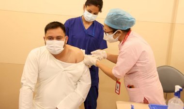 बिहार: तेजस्वी और तेजप्रताप ने ली कोरोना वैक्सीन, पटना मेदांता में लगवाई रूस की स्पूतनिक