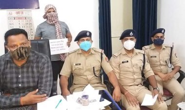 धनबाद: RPF ने अवैध ई-टिकट का धंधेबाज को किया अरेस्ट, कंप्यूटर, कैश तथा कई रेल टिकट बरामद