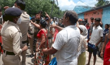 धनबाद: पाथरडीह में रेलवे की जमीन पर बने 49 आवास और 51 झोपड़ी, खटाल, गोदामों पर चला बुलडोजर