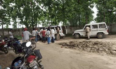 बिहार: बेतिया जहरीली शराब कांड में प्रभारी एसएचओ सस्पेंड, पूरा पुलिस स्टेशन लाइन हाजिर