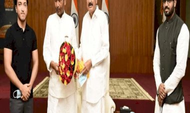 नई दिल्ली: वेंकैया नायडू और जेपी नड्डा से मिले पारस व प्रिंस राज 