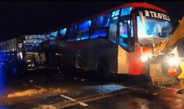 उत्तर प्रदेश: बाराबंकी में डबल डेकर बस में ट्रेलर ने टक्कर मारी, 18 लोगों की मौत, सभी हरियाणा से जा रहे थे बिहार