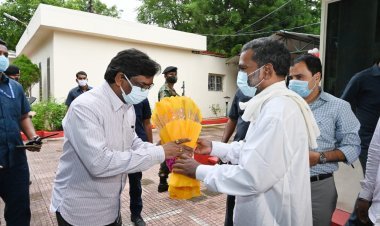 झारखंड: मिनिस्टर जगन्नाथ महतो से मिले सीएम हेमंत सोरेन, टाइगर को एजुकेशन व हफीजुल को मिला निबंधन विभाग