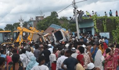 बिहार: सीतामढ़ी में घर पर पलटा बालू लदा ट्रक, बरामदे में खेल रहे तीन बच्चों की मौत, तीन अन्य की हालत गंभीर