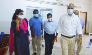 धनबाद: डीसी ने किया सदर अस्पताल का निरीक्षण, कहा- हॉस्पीटल में सुरक्षा हेतु करें आवश्यक निर्माण