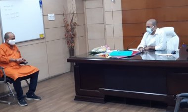 धनबाद: बीजेपी लीडर मुकेश पांडेय ने की डीसी से मुलाकात