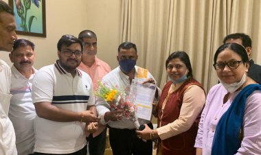 धनबाद: दिव्यांग बच्चों की विशेष स्कूल पहला कदम की संस्थापिका अनीता अग्रवाल ने हेल्थ मिनिस्टरसे की मुलाकात