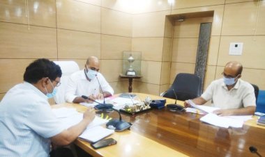 धनबाद: डीसी ने की अभियंताओं के साथ बैठक,कराया जायेगा आवश्यक रोड, पुल, पुलिया का निर्माण एवं मरम्मत