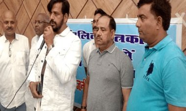 पलामू: वेब फिल्म की शूटिंग के लिए पलामू पहुंचे एक्टर रवि किशन, कैंप में किया ब्लड डोनेशन