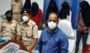 पलामू: पांच सड़क लुटेरे अरेस्ट,, देशी कट्टा व लूट की बाइक बरामद 