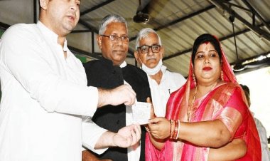 बिहार: बड़ी संख्या में नेताओं ने थामा लालू प्रसाद के आरजेडी का दामन