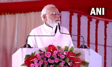 पीएम नरेंद्र मोदी ने कुशीनगर इंटरनेशनल एयरपोर्ट का किया लोकार्पण, बोले- योगी राज में माफी मांग रहा माफिया