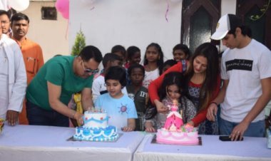 धनबाद: असहाय गरीब बच्चों के साथ रणविजय सिंह ने अपने बेटा-बेटी जन्मदिन मनाया