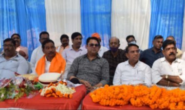 धनबाद: निश्चतपुर कोलियरी में डंपर ऑपरेटर का विदाई समारोह, रणविजय ने रिटायर कर्मचारी के योगदान को सराहा