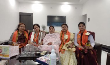 धनबाद: रागिनी सिंह से मिली झारखंड बीजेपी महिला मर्चा की महामंत्री सीमा सिंह