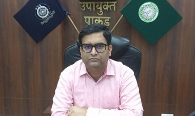 पाकुड़ डीसी का डु्प्लीकेट Facebook आईडी बनाकर Messenger पर मांगी 50 हजार की मदद, FIR