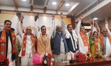 उत्तर प्रदेश:समाजवादी पार्टी के चार MLC बीजेपी में शामिल, विधानसभा चुनाव से पहले अखिलेश को बड़ा झटका