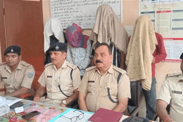  कोडरमा: झुमरीतिलैया में बाइक सवार से लूट मामले में पुलिस ने चार क्रिमिनलों को दबोचा 