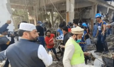 पाकिस्तान: कराची के प्राइवेट बैंक में विस्फोट, 12 की मौत, नाले में बनी गैस ने उड़ाई बिल्डिंग!