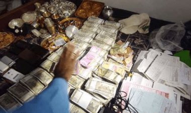 बिहार: ग्रामीण कार्य विभाग के इंजीनियर घर  विजीलेंस रेड, 95 लाख कैश, एक किलो 295 ग्राम सोने के ज्वेलरी व 12 किलो चांदी बरामद