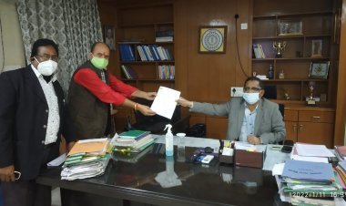 धनबाद: नगर आयुक्त से मिले मुकेश पांडेय, मच्छरों के प्रकोप से निजात दिलाने की मांग