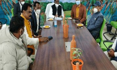 झारखंड: एजुकेशन मिनिस्टर जगरनाथ महतो  ने डीवीसी ऑफिसर्स को हड़काया, बोले-महतो मांझी को बेवकूफ बनाना छोड़े मैनेजमेंट